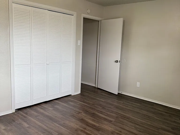 Ivanhoe Duplexes — Photo 17