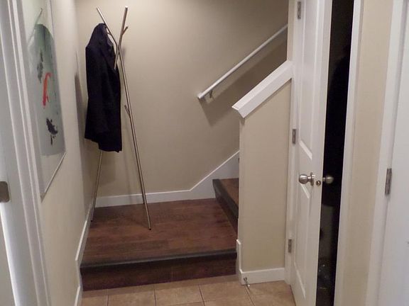 Lower Level Entrence Way 2
