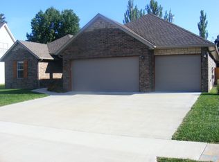 1166 S Maple Grove Ave, Springfield, MO 65804