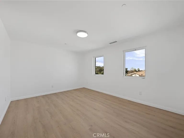 312 N Fenimore Ave — Photo 20