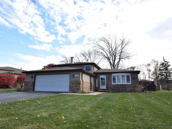 1919 Moore Ave, St Charles, IL 60174