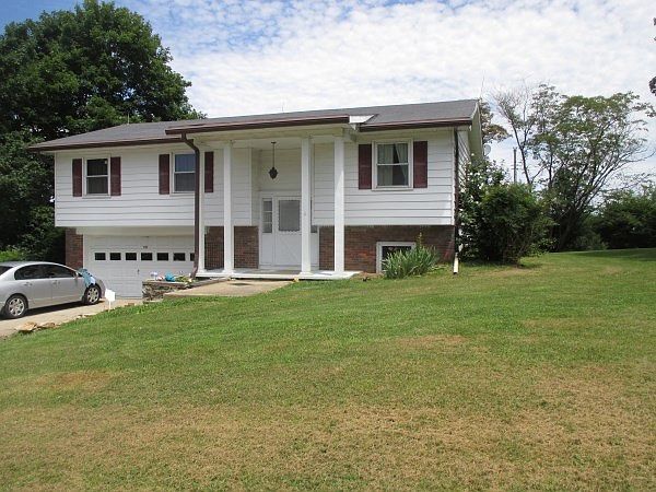 1st image of 106 E Hillcrest Dr