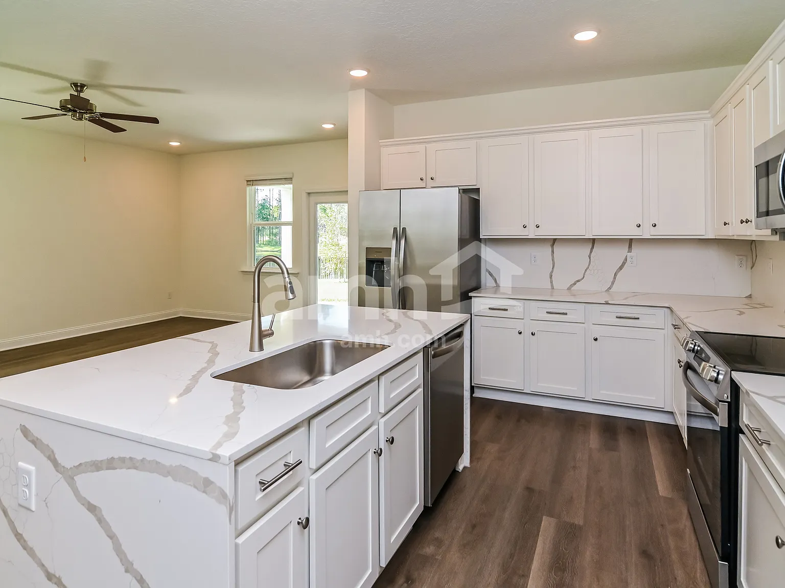 4 bed, 2.5 bath, 2078 sqft, $2,565 — Photo 4