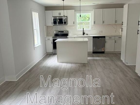 2nd image of 724 John St
