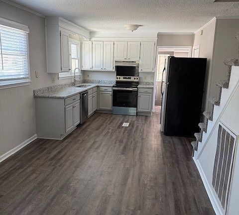 3rd image of 102 Hickory St