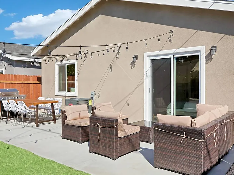 14415 Pontlavoy Ave — Photo 10