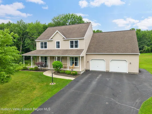 9 Thomas Drive, Wynantskill, NY 12198