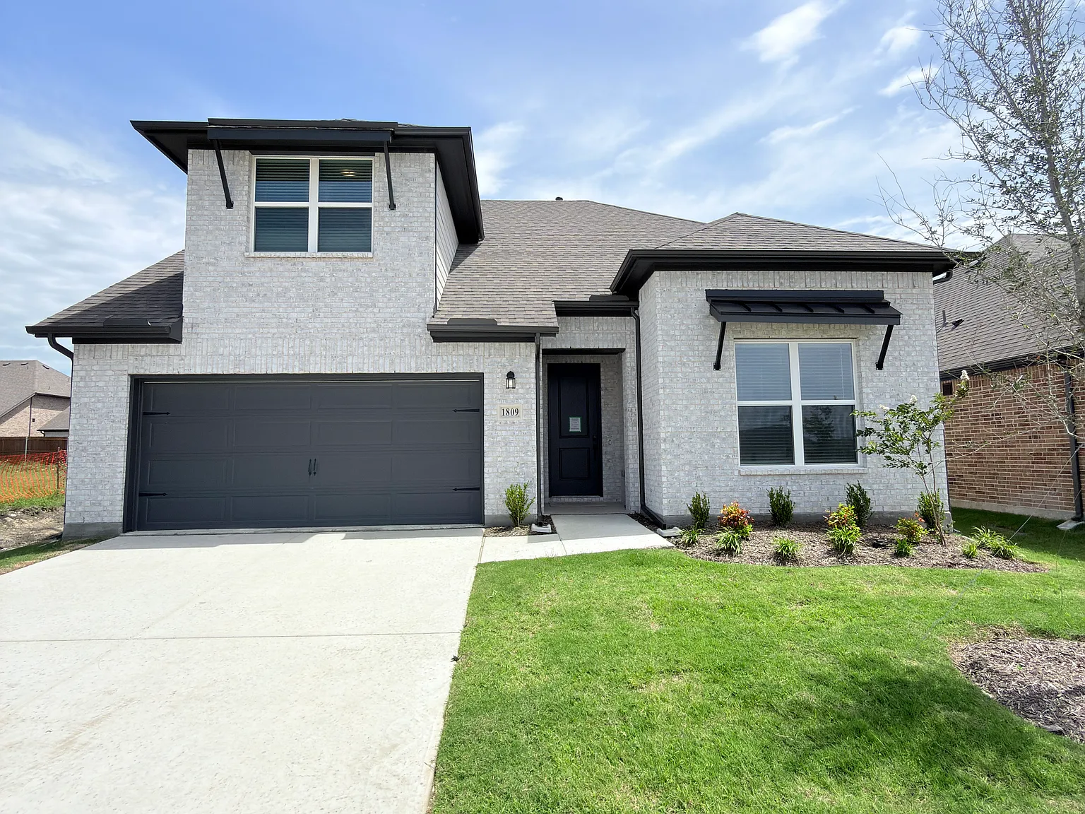 5 bed, 2761 sqft, $3,350 — Photo 2