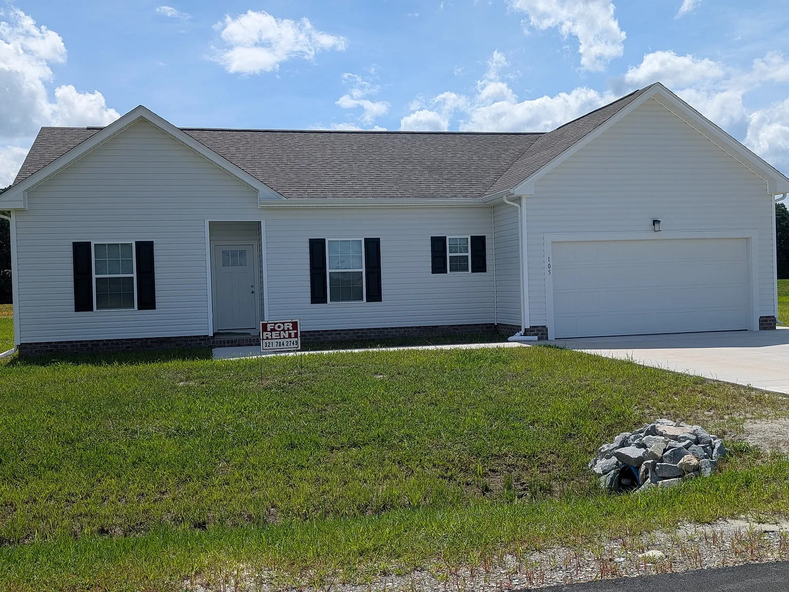 3 bed, 1316 sqft, $2,000 — Photo 1