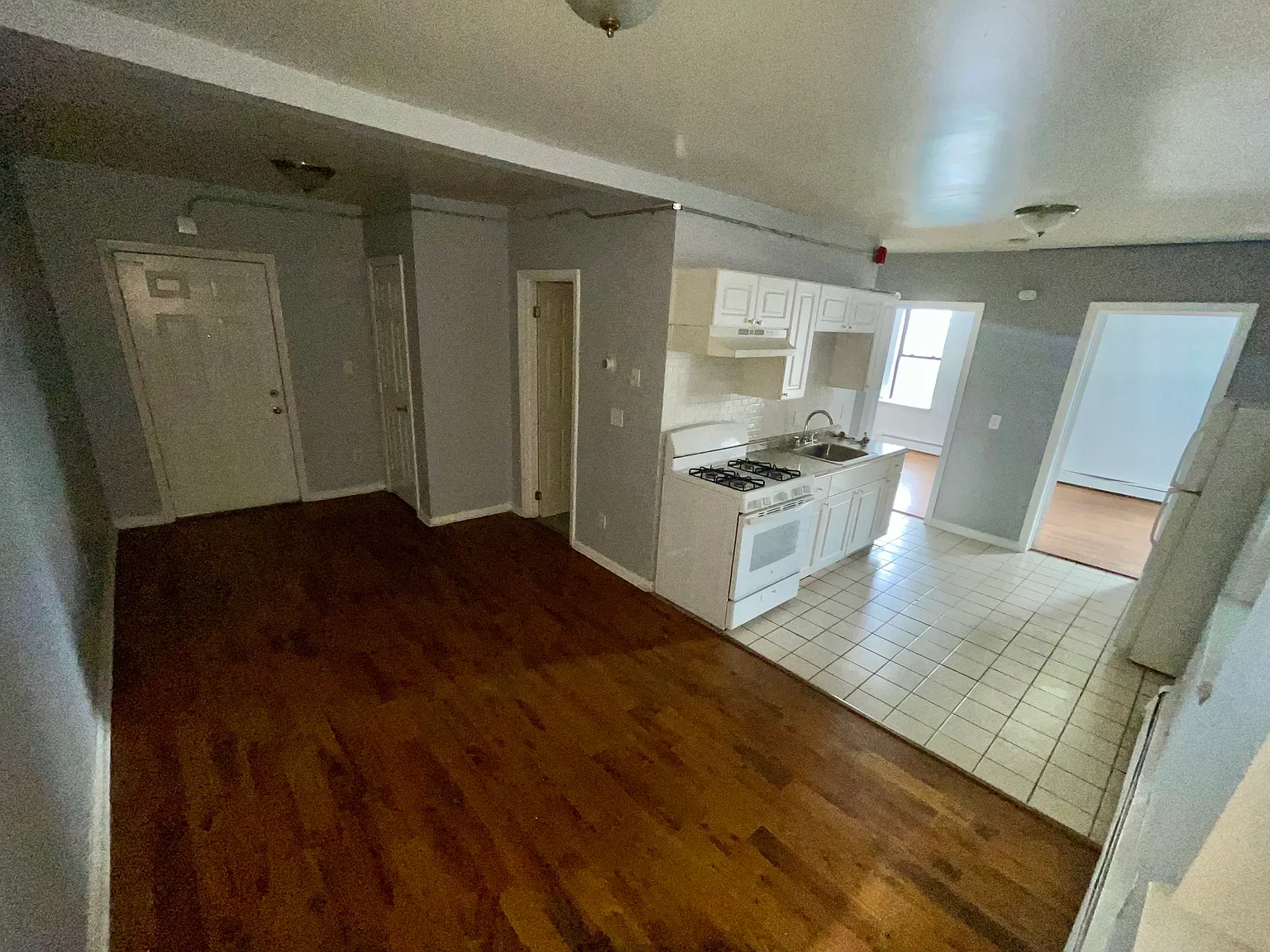 2 bed, 700 sqft, $1,750 — Photo 2