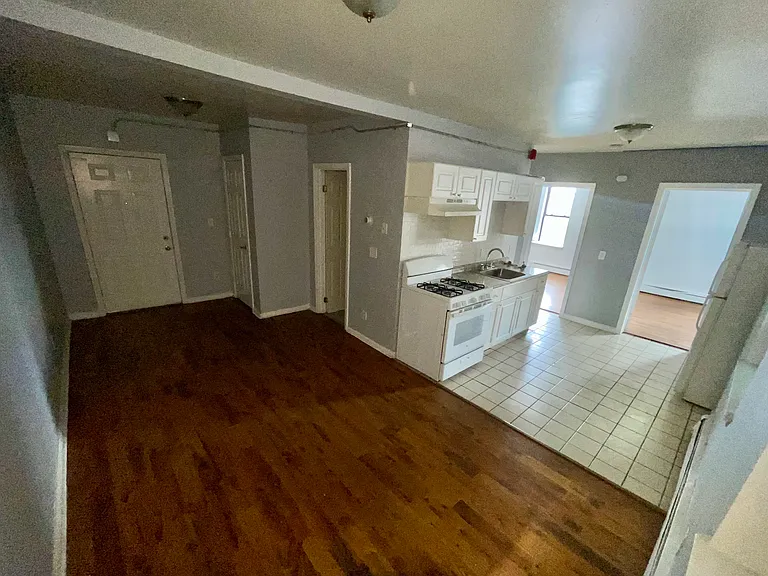 2260 Fairfield Ave #2A — Photo 2