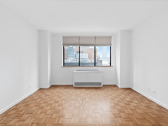 4th image of 45 W 67th St APT 10G