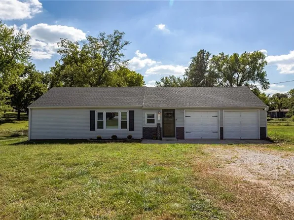 8017 Berger Ave, Kansas City, KS 66111