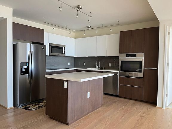 3rd image of 888 Kapiolani Blvd