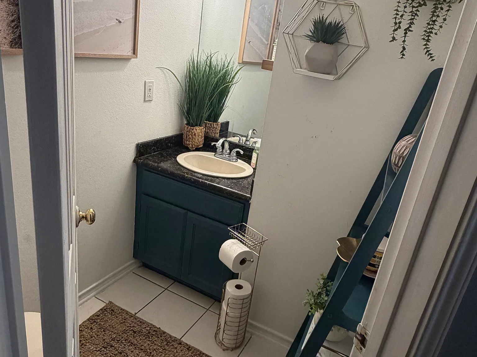 5 bed, 3.5 bath, 2489 sqft, $2,000 — Photo 3