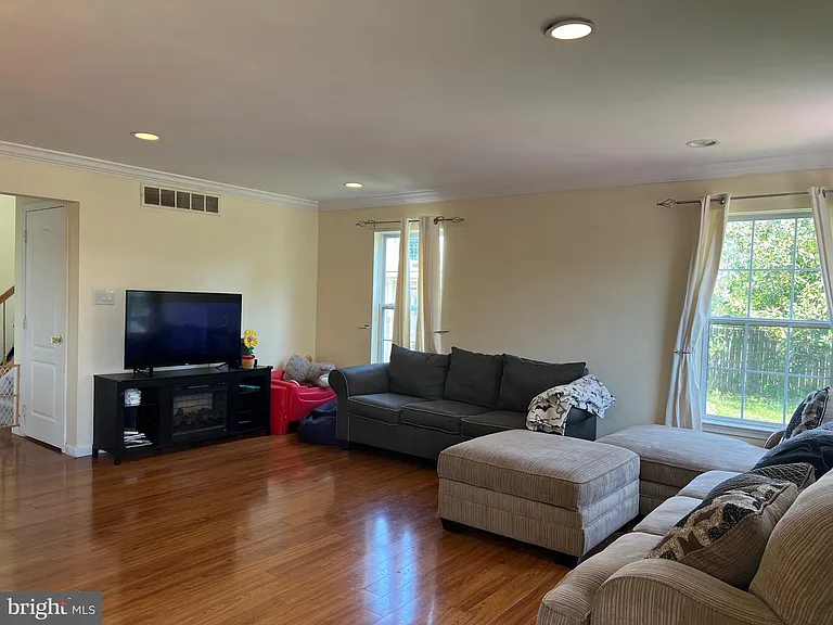 95 Roosevelt Blvd — Photo 3