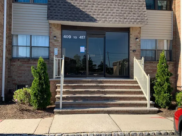 414 Sharon Ct, Woodbridge, NJ 07095