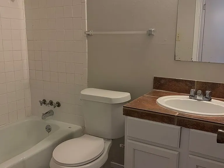 105 E 38th St #100-303 — Photo 15