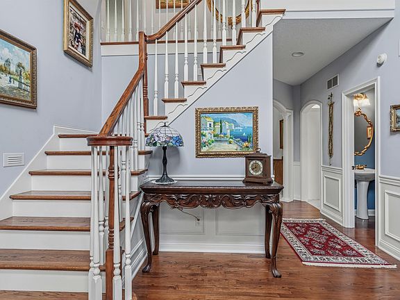 2nd image of 8610 Oakcliff Ct