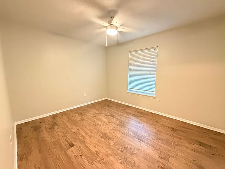 Glenbrooke Apartments — Photo 31
