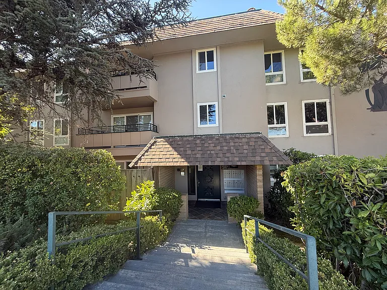 1241 W Hillsdale Blvd #201 — Photo 2