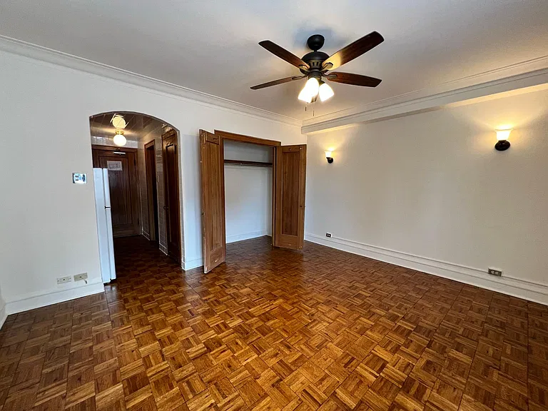 2738 N Pine Grove Ave — Photo 53