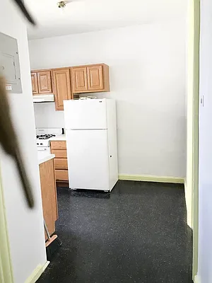 Rented by Realty 2000 Corp | media 8