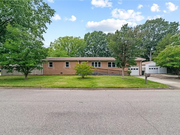301 Hamrick Dr, Hampton, VA 23666
