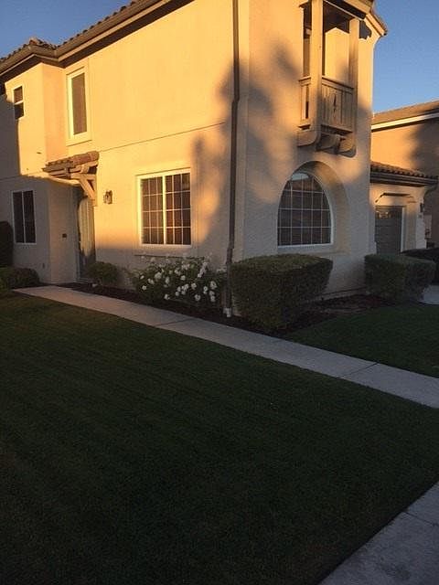 2nd image of 902 Yosemite Dr