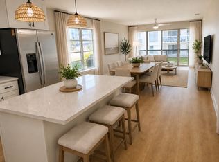 2950 W Bay Dr #1B, Largo, FL 33770