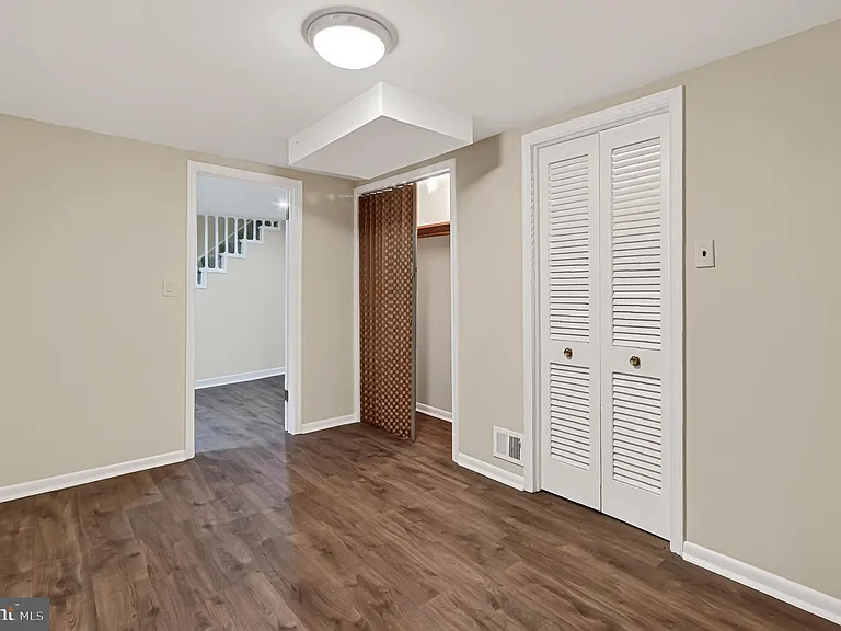 7614 Woodridge Cir — Photo 32