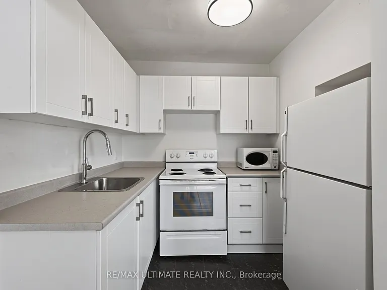 2360 Queen St E #3 — Photo 9