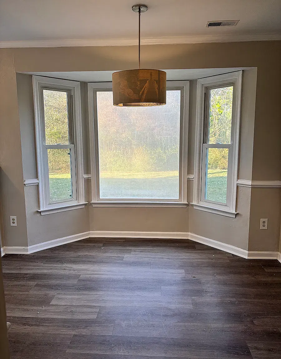 3 bed, 1.5 bath, 1264 sqft, $2,050 — Photo 2