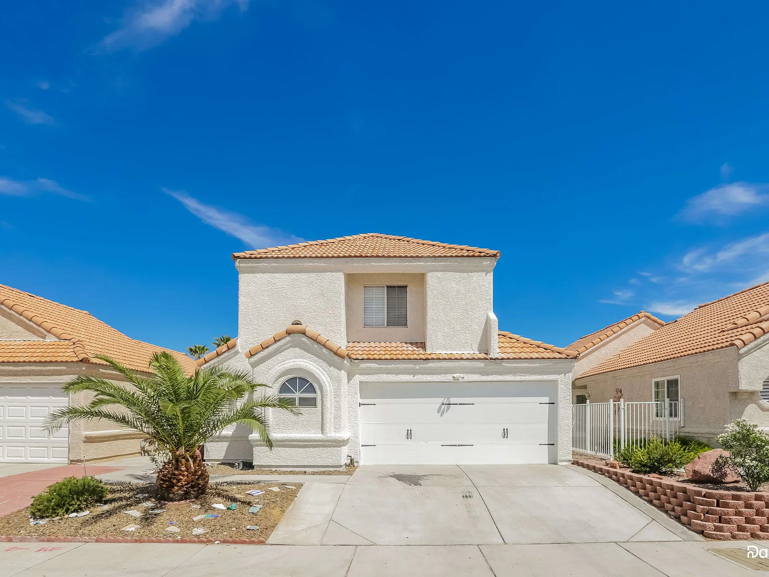 3 bed, 2.5 bath, 1637 sqft, $2,055 — Photo 1