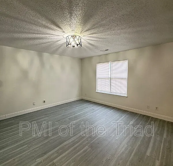 202 Kinnley Ct — Photo 14