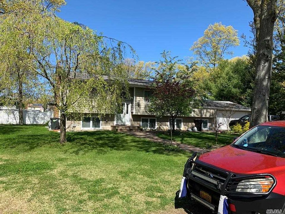 2nd image of 700 Sandra Ave