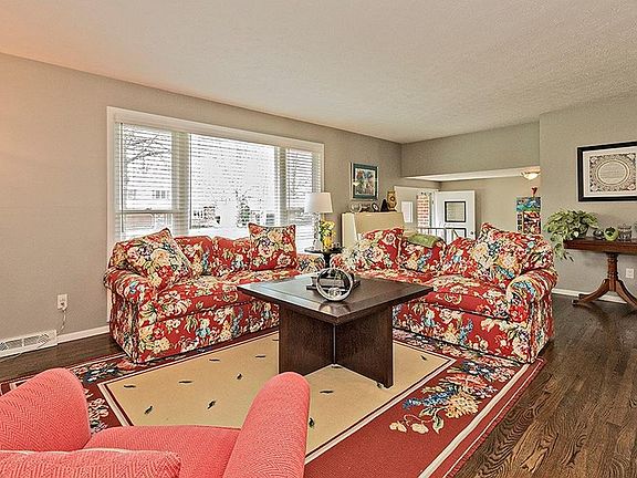 3rd image of 1945 Bromton Dr