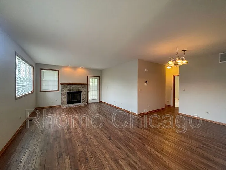 519 W Parkside Dr — Photo 9