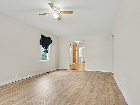 5th image of 823 E Prairie St