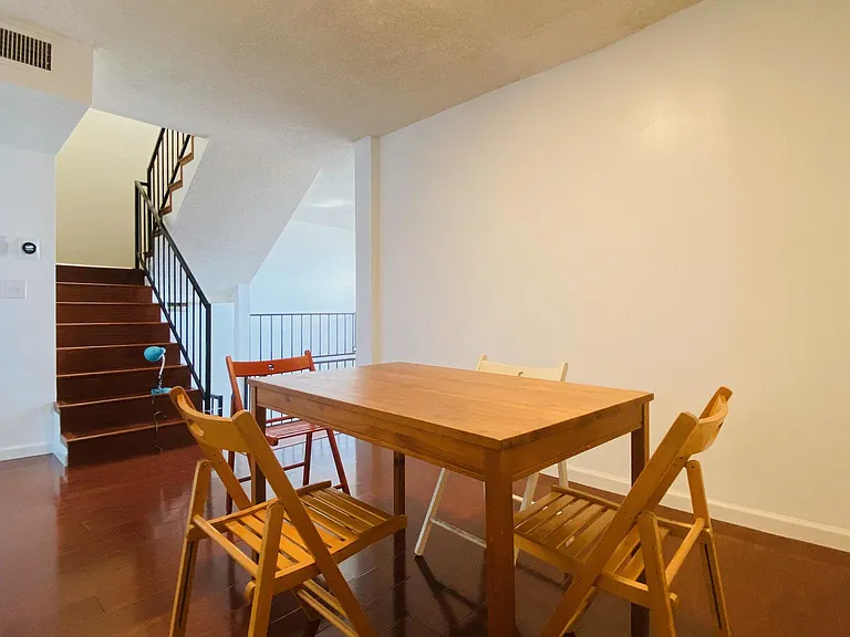 927 W College St #2 — Photo 11