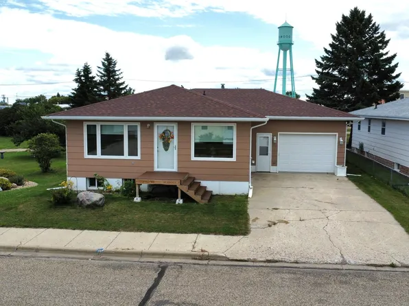 207 Roosevelt Ave, Underwood, ND 58576