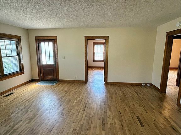 3rd image of 210 S Spring St