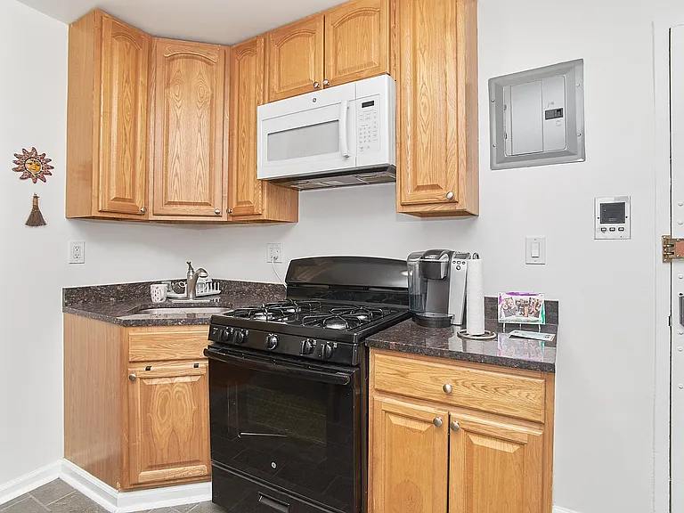 270 E 78th St #15 — Photo 7