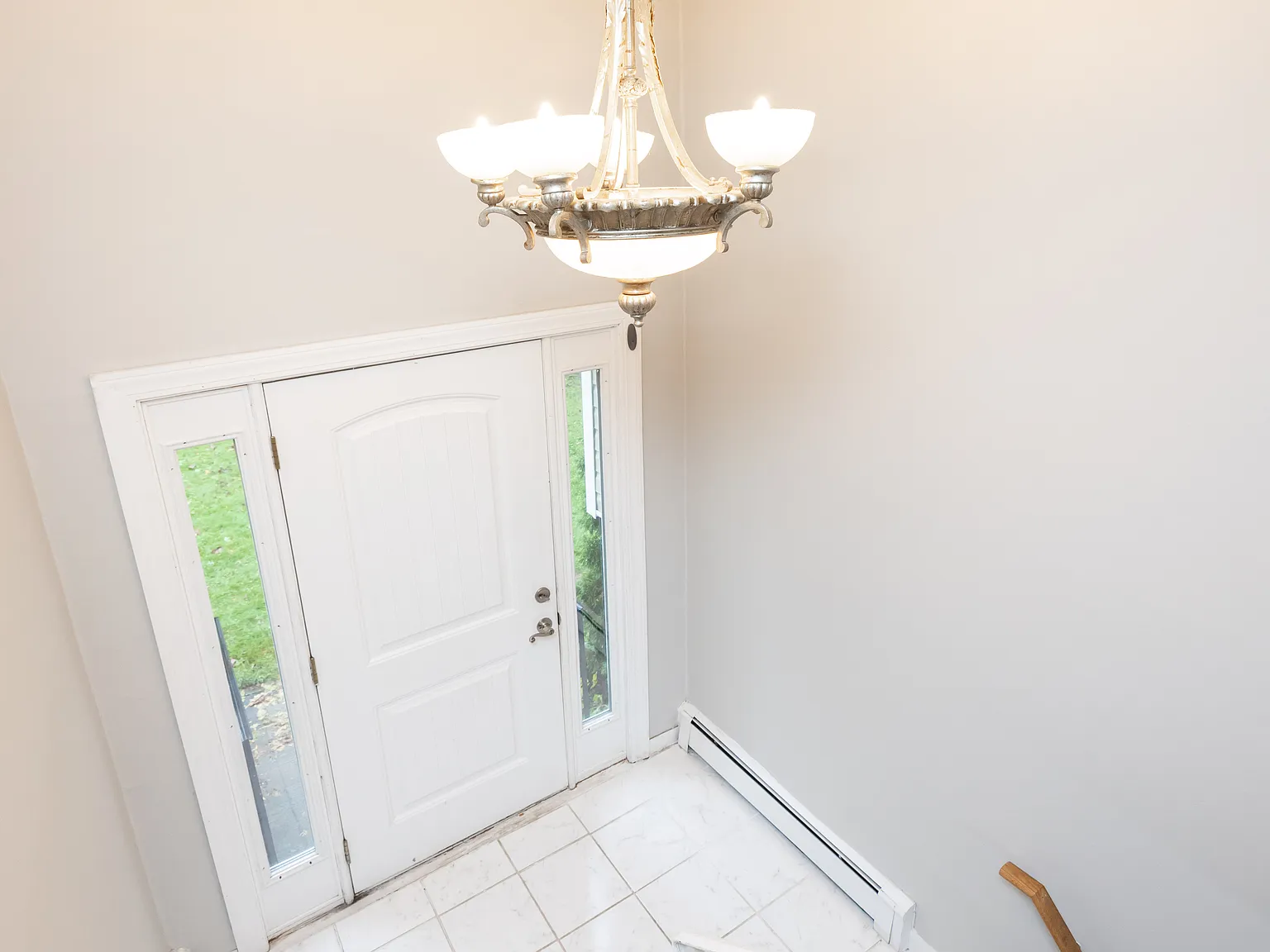 4 bed, 2.5 bath, 2249 sqft, $4,000 — Photo 4