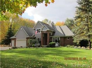 2500 Spring Grove Dr, Brighton, MI 48114