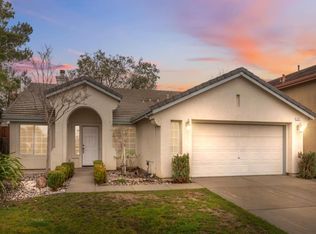 2251 Fairhaven Dr, Hollister, CA 95023