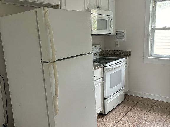 2nd image of 182 Washington St #B2