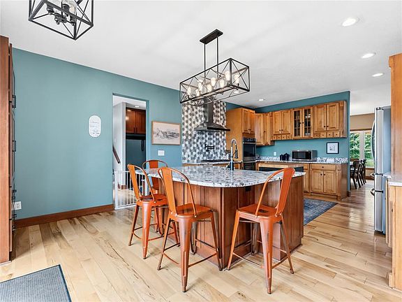 4th image of 2395 22nd Avenue