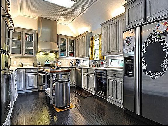 3rd image of 5906 Bay Cove Dr