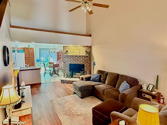 3rd image of 2708 Deer Ct